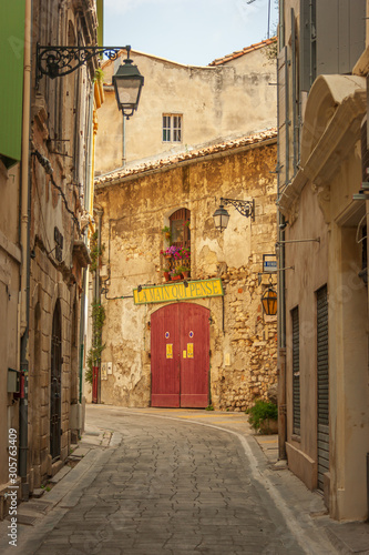 Photo narrow street in arles