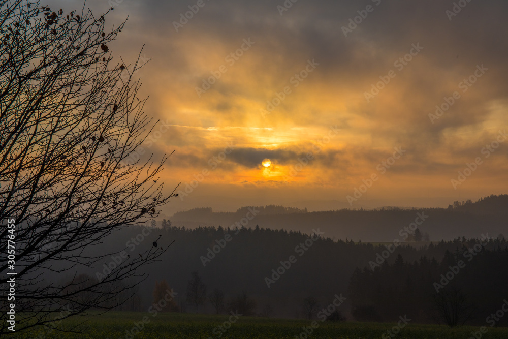 Dramatischer Sonnenaufgang in Hochfranken