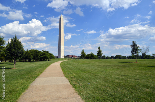 Washington Monument with green field, Washington DC, USA