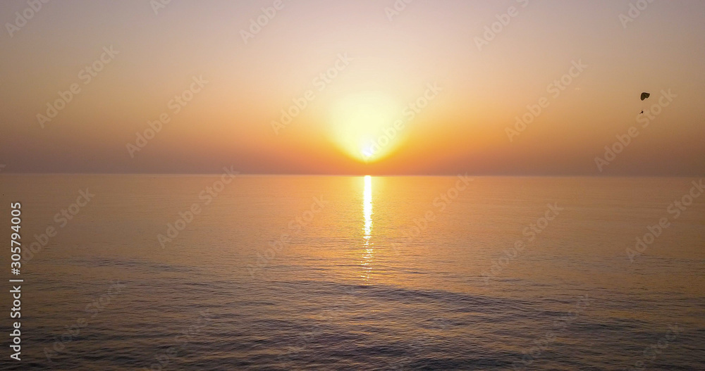 Obraz premium Amazing sunset over sea. Summer sunset seascape.
