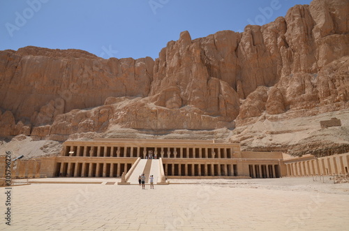 TEMPLE D'HATCHEPSOUT XVIII DYNASTIE VALLÉE DU NIL THÈBES EGYPTE 