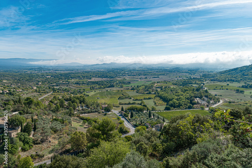 Panoramic view of the Luberon Valley, in autumn. Provence, France, Menerbes. © Leonid