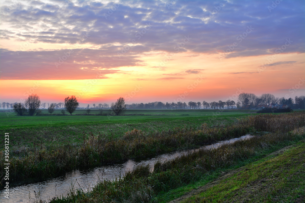 piękny krajobraz, zachód słońca nad polem, Polska