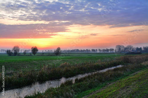 piękny krajobraz, zachód słońca nad polem, Polska