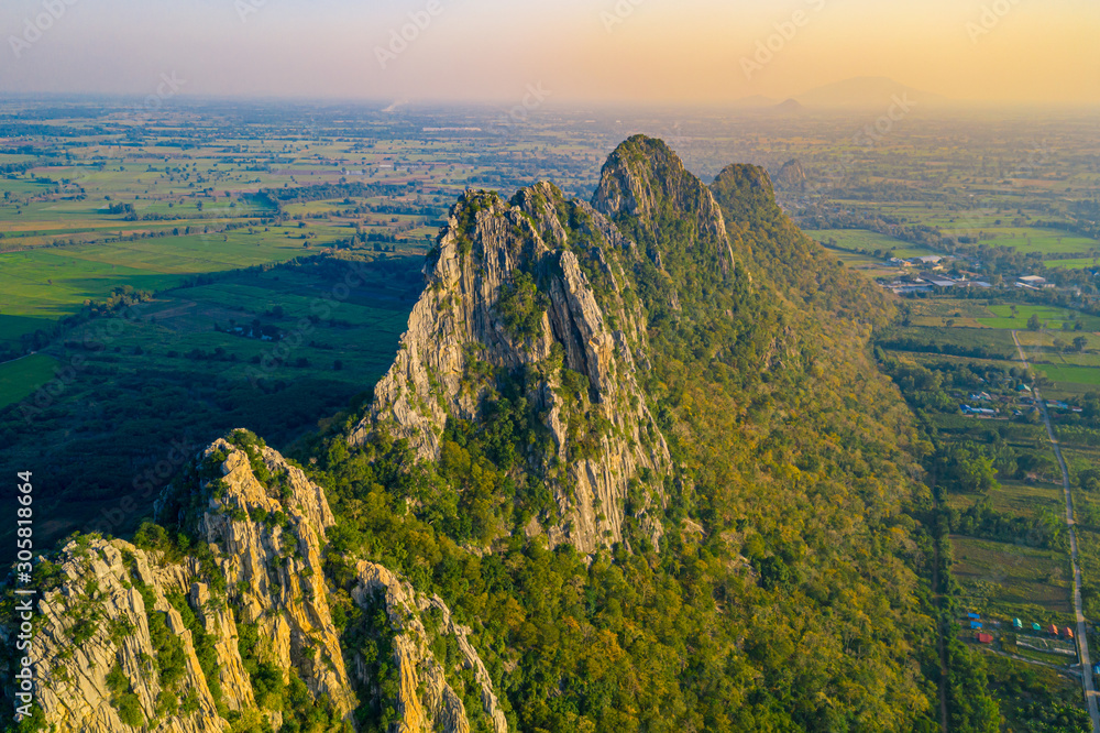 Foto de Aerial landscape in Nakhon Sawan, Thailand. Khao Nor, Khao Kaew