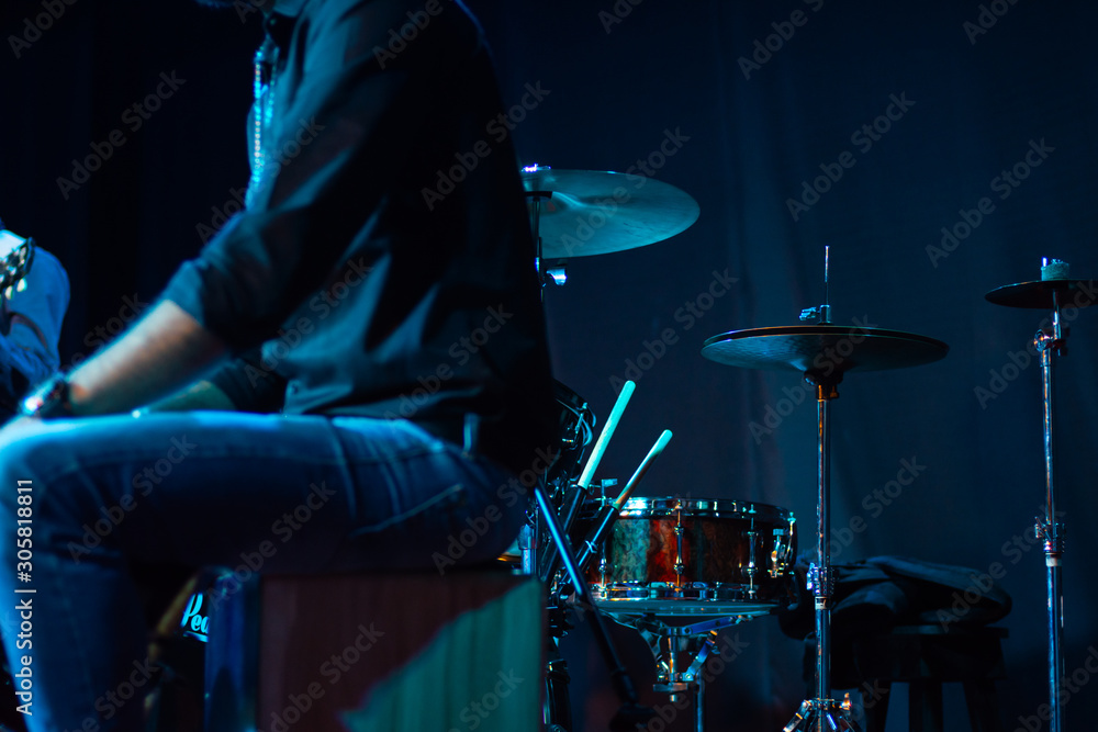 Naklejka premium Unrecognizable person on a musical stage 