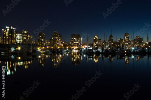 Vancouver la nuit, au bord de l'eau