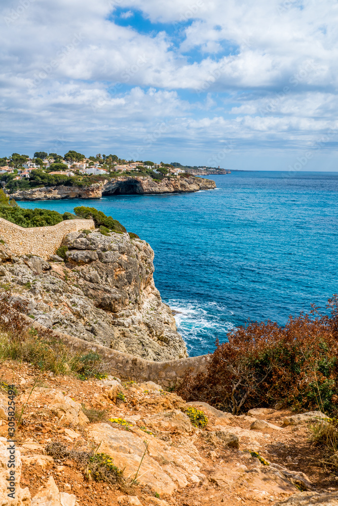 Fototapeta premium Traumhafter Meerblick an der Cala Romantica Sommer Ferien 