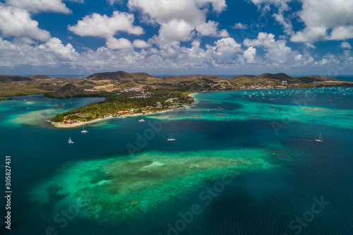 Fototapeta Vue aérienne de la baie du Marin, en Martinique