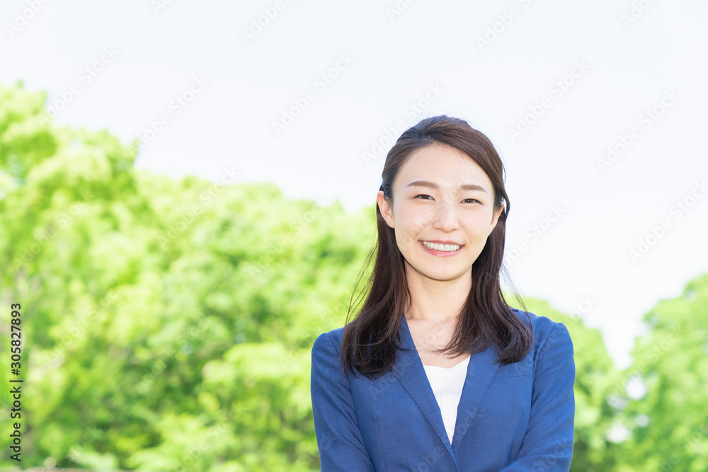 笑顔の女性　ビジネス