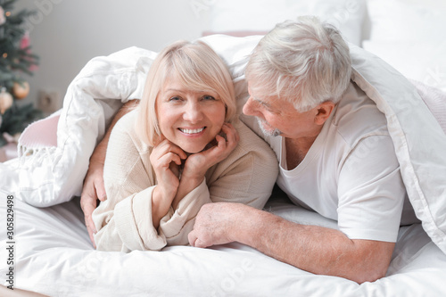 Happy mature couple lying u...