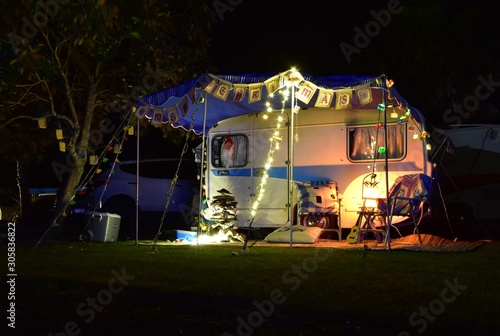 Canvas Print Lilliput caravan unit decorated with christmas lights