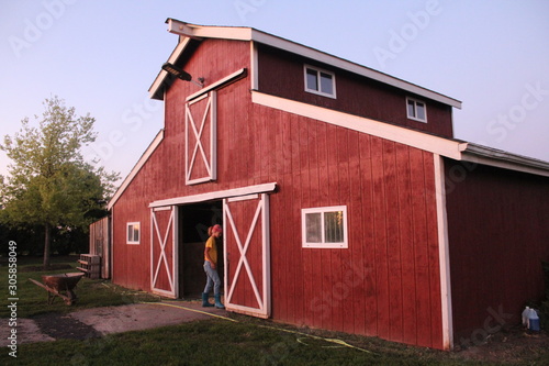 Φωτογραφία old red barn