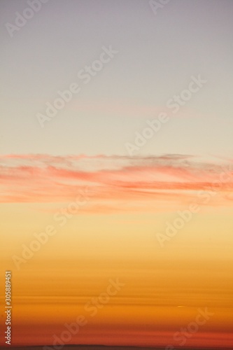Fototapeta Naklejka Na Ścianę i Meble -  The golden sunset sky over the Pacific Ocean