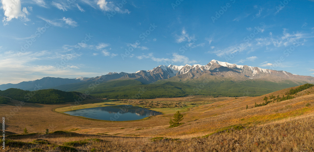 Naklejka premium mountain lake