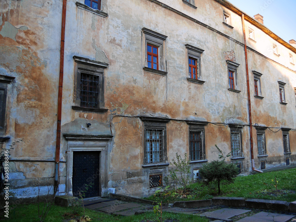 old house in provence Lviv