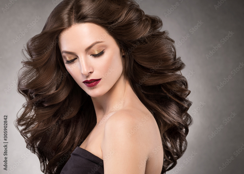 Naklejka premium Curly hair woman beauty makeup woman healthy hairstyle fashion make up brunette