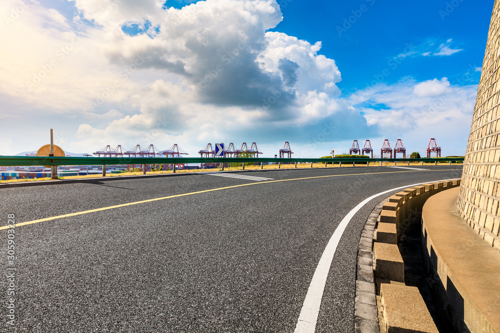 Fototapeta premium Empty asphalt road and beautiful sky