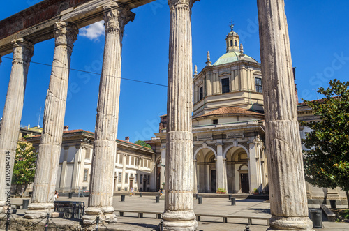 Basilica San Lorenzo Maggiore, Milan © ManuelHurtado