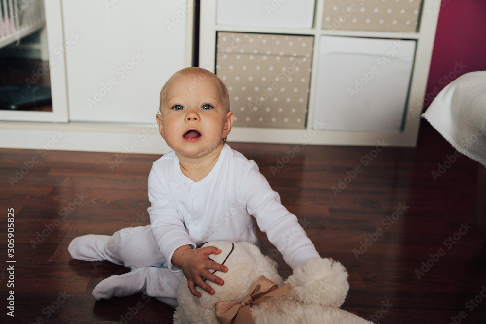 Fototapeta premium baby girl with teddy bear on the floor