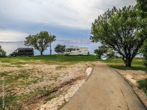 Kroatien Campingplatz mit Blick auf Insel Krk  photo