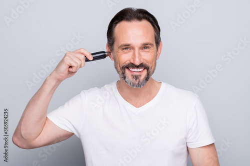 Fotografie Photo of handsome aged man guy metrosexual hold electric trimmer painless proced