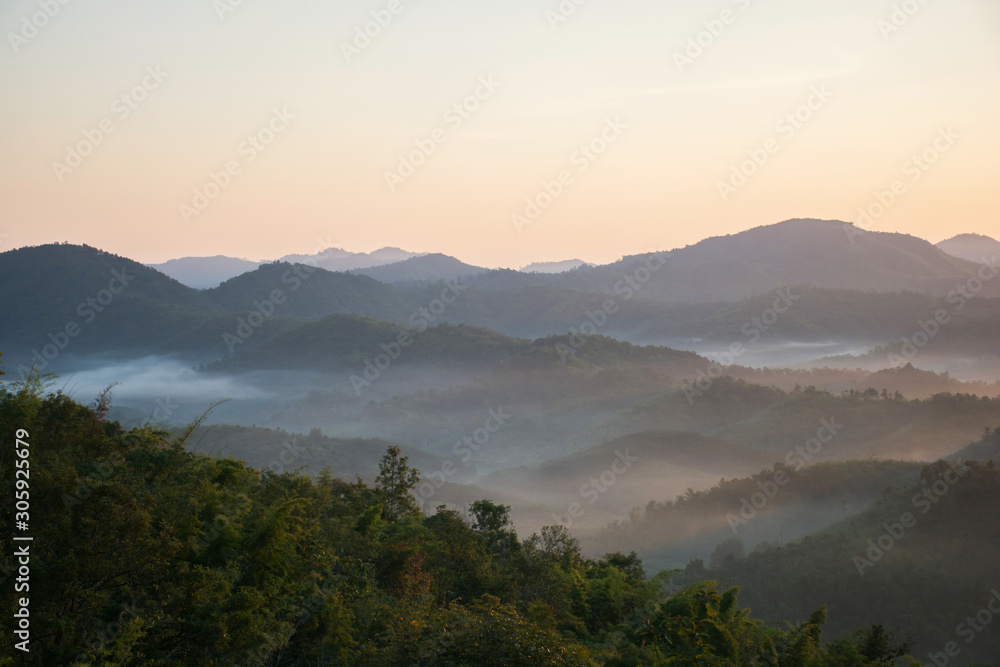 Obraz premium A picture of beautiful sky and cover foggy of layer mountain before sunrise, Thailand.