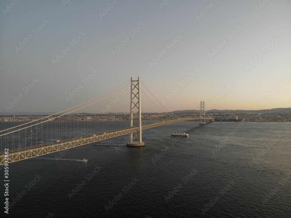 Obraz premium Suspension bridge over sea
