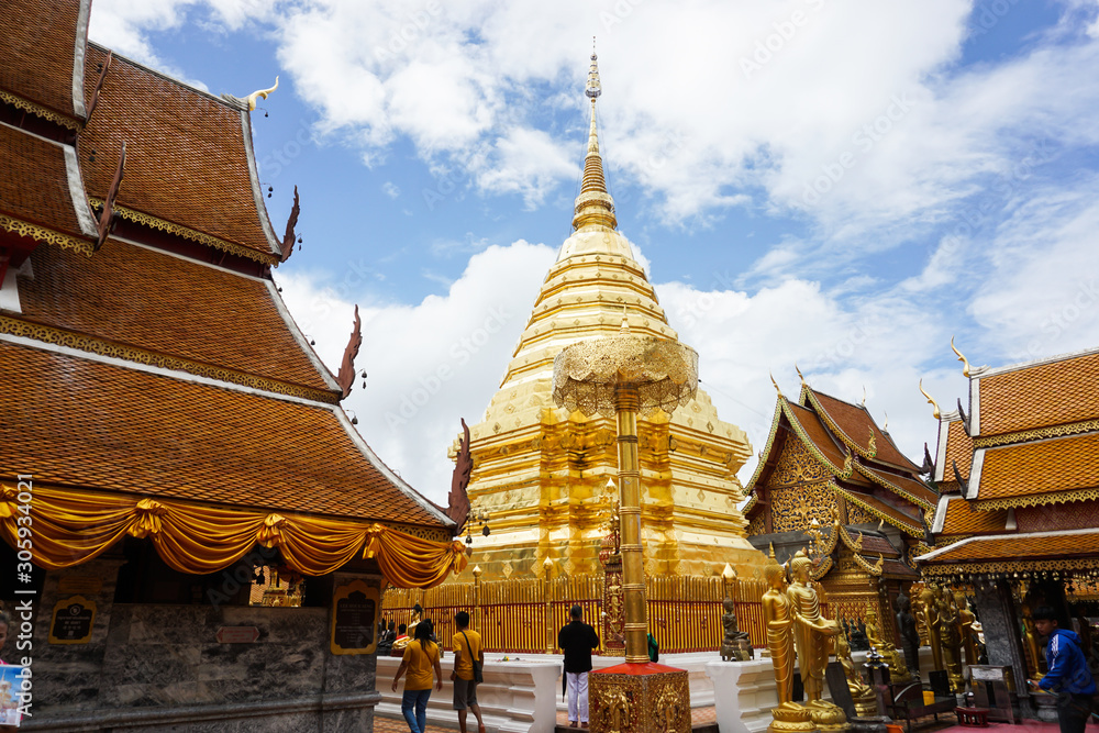 Fototapeta premium The beauty of Wat Phra That Doi Suthep in Chiang Mai, Thailand.