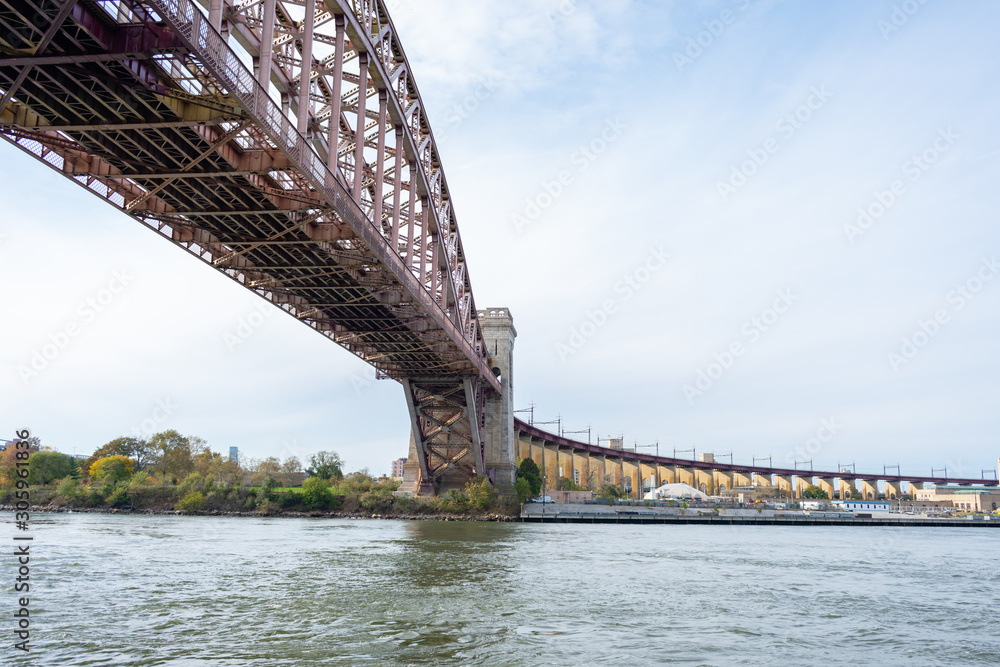 Naklejka premium Hell Gate Bridge connecting Astoria Queens New York to Wards and Randall's Island