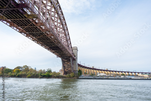 Fototapeta Naklejka Na Ścianę i Meble -  Hell Gate Bridge connecting Astoria Queens New York to Wards and Randall's Island