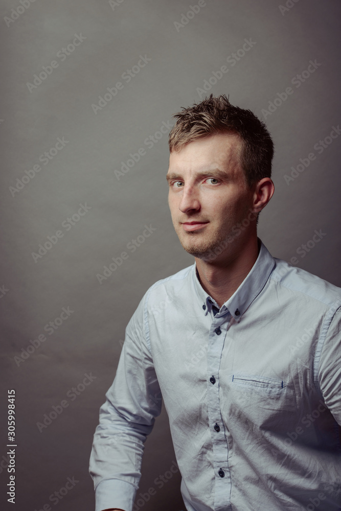 Obraz premium Portrait of a smart serious young man