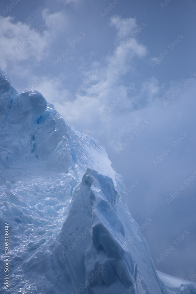 Iceberg Peaks  - obrazy, fototapety, plakaty 