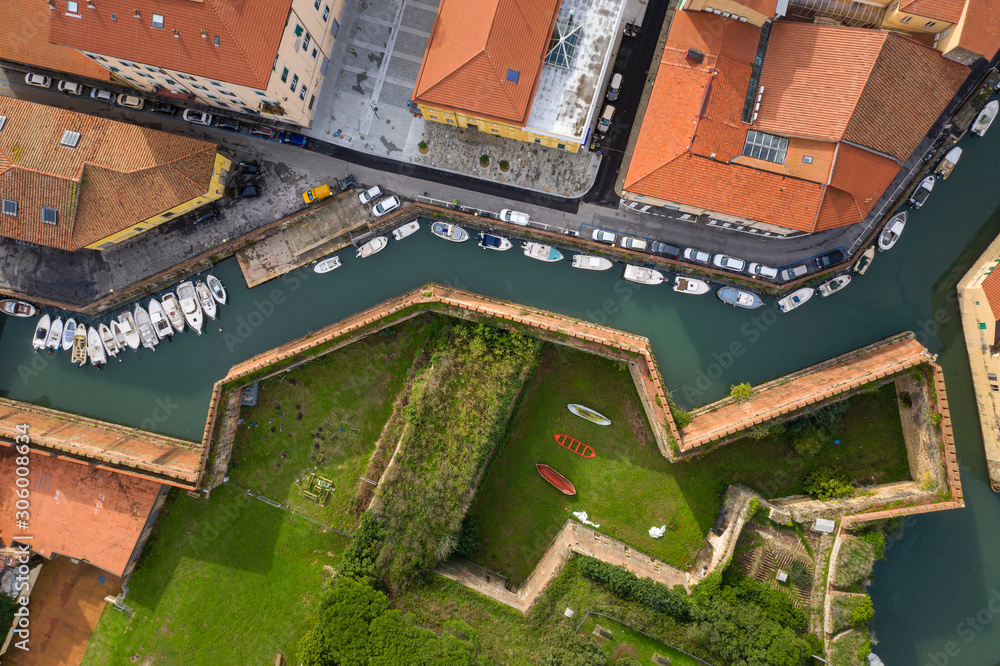 Φωτογραφία aerial view from drone to channel and fortress wall in Livorno in Tuscany in Ita