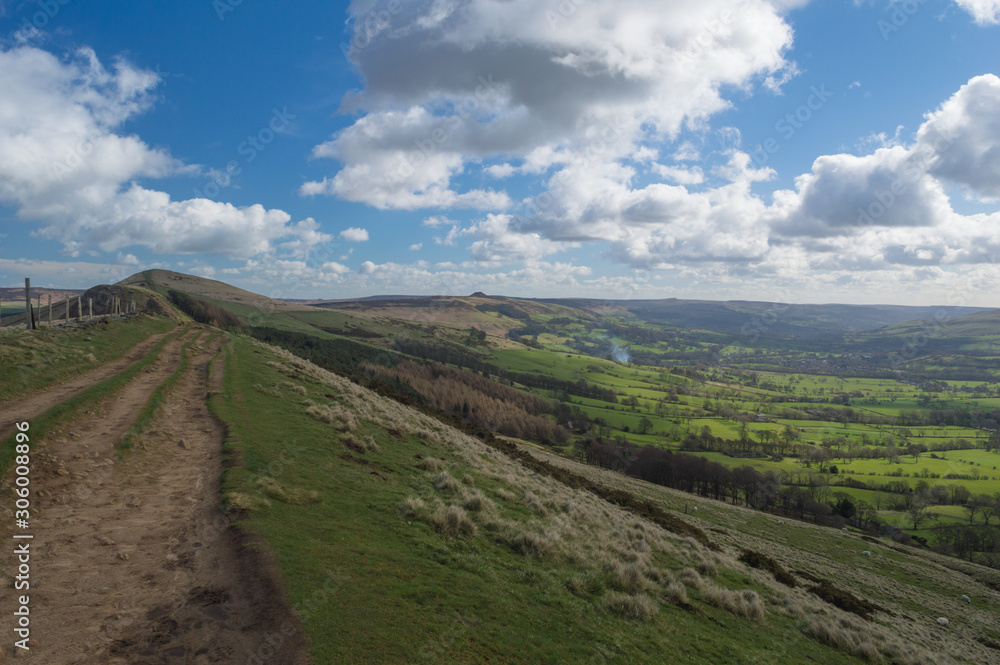 Along the ridge to Mam Tor in the Hope Valley, Peak District, Derbyshire