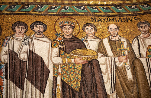 Obraz na płótnie Mosaic of Byzantine emperor Justinian, Bishop Maximian, general Belisarius and