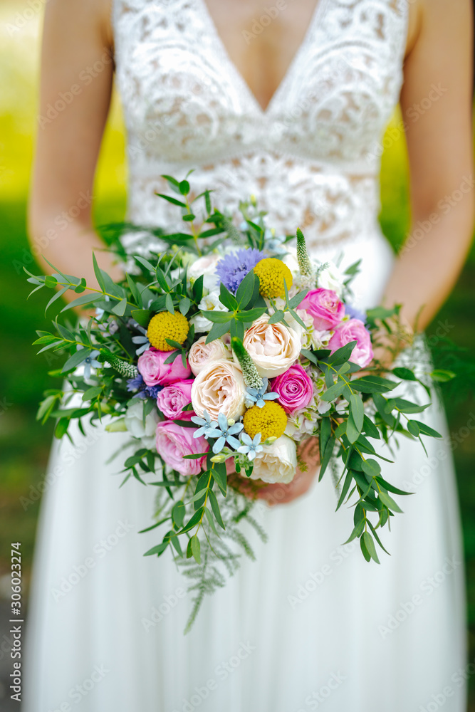 bride holding flowers bride holding flowers