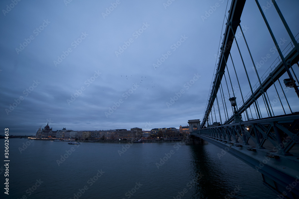 Fototapeta premium chain bridge 