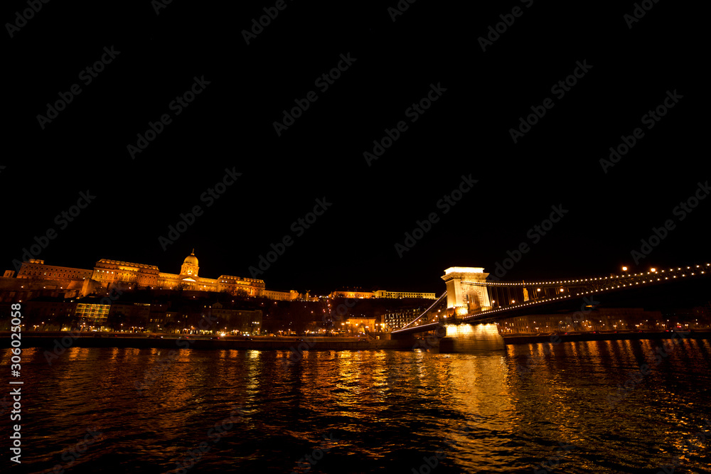 Chain bridge night Chain bridge night