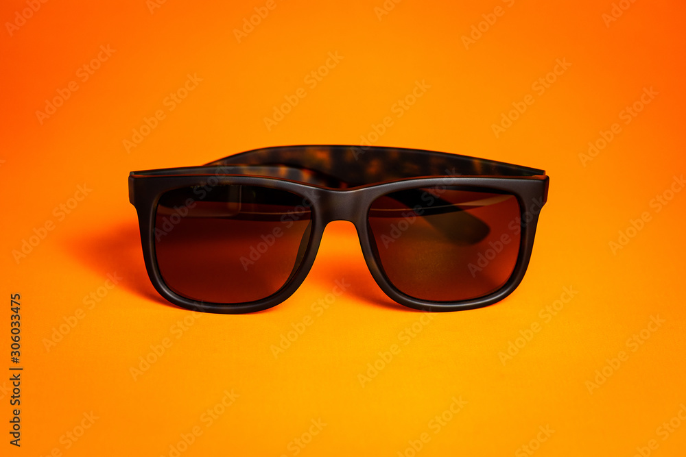 Gafas de sol en fondo naranja Stock Photo | Adobe Stock