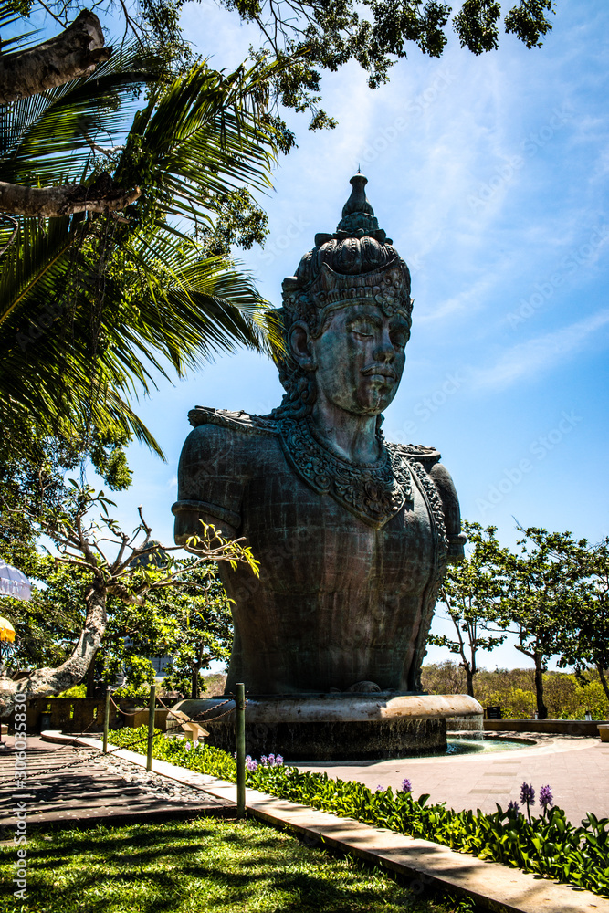Obraz premium A beautiful view of Garuda Wisnu Kencana Cultural Park in Bali, Indonesia.