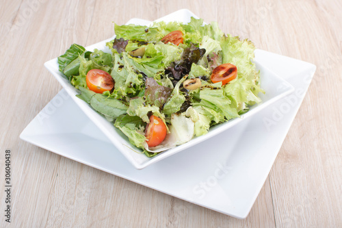  lettuce and tomato mix salad