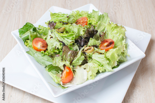  lettuce and tomato mix salad