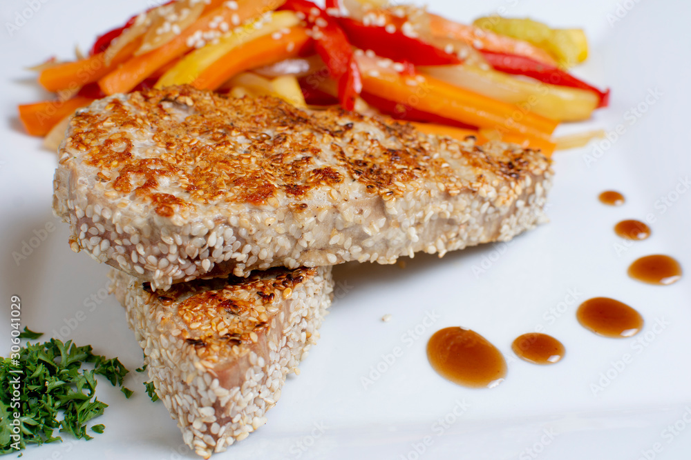 Grilled tuna in sesame seeds, parmesan cheese and salad Grilled tuna in sesame seeds, parmesan cheese and salad