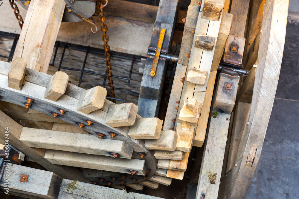 Obraz premium Ancient castle, wooden well gears, old Europe