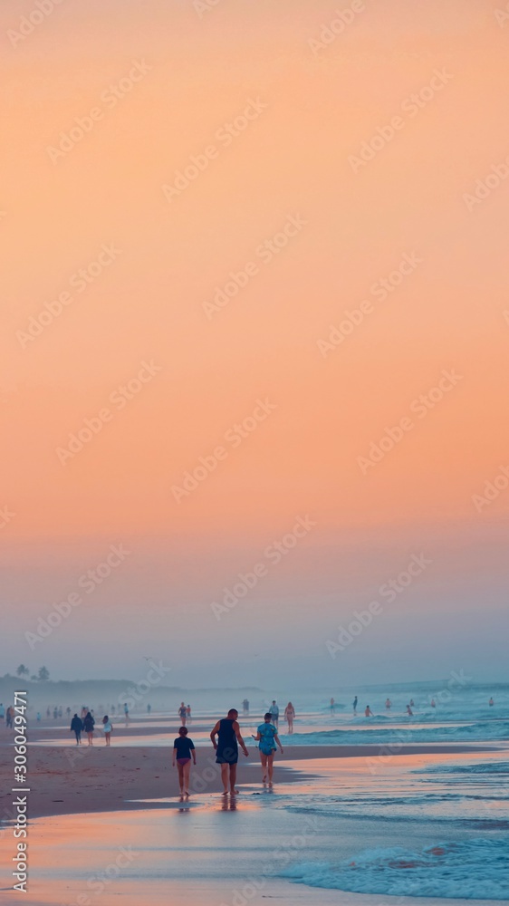 Fototapeta premium couple walking on the beach at sunset