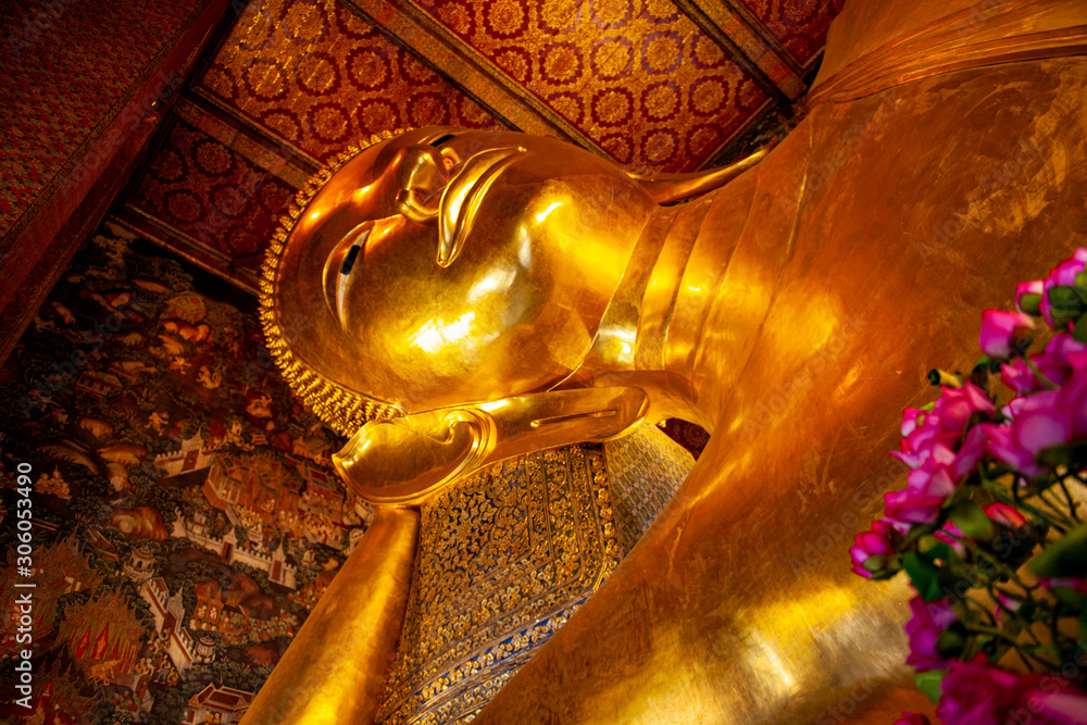 reclining buddha in wat pho thailand