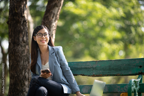Young business women are en...