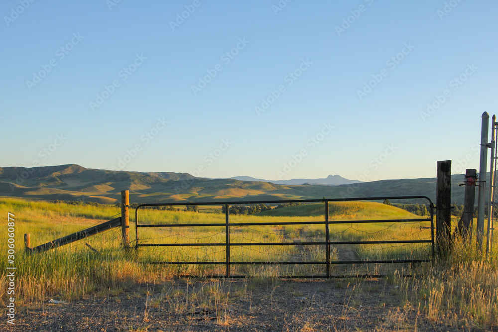 Fototapeta premium Colorado Countryside with Wooden Fence and Gate