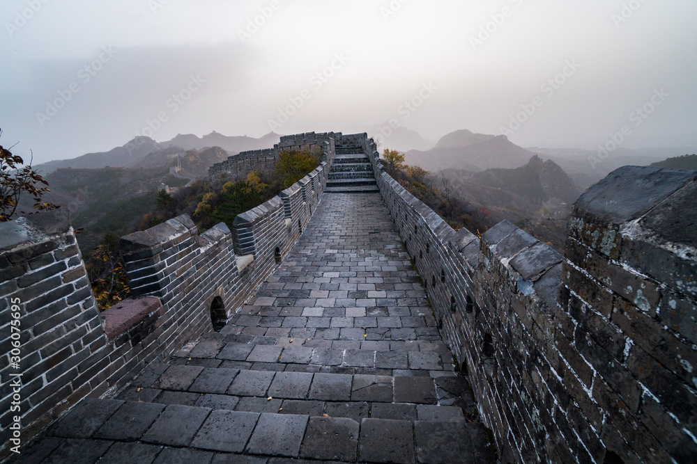 Fototapeta premium Scenic panoramic view of the Great Wall Jinshanling portion close to Beijing, on a sunny day of autumn, in China